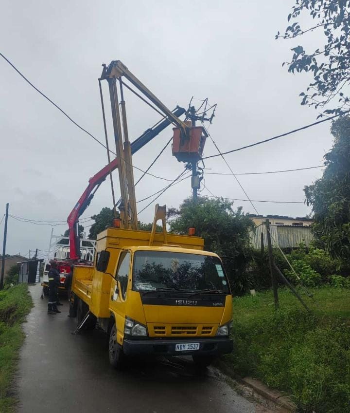 Bucket truck for overhead line work